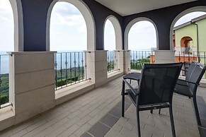 Lighthouse Luxe Estate Apart & Villas