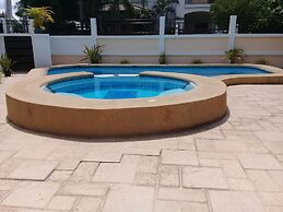 4 Bedroom House & Private Pool Pattaya