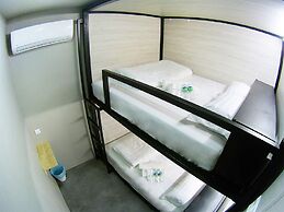 1992 Capsule Hotel - Hostel