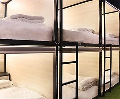 1992 Capsule Hotel - Hostel