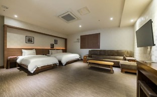 River Hotel