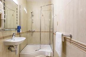 Alex Hotel on Marata 73