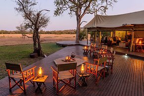 Rhino Walking Safaris