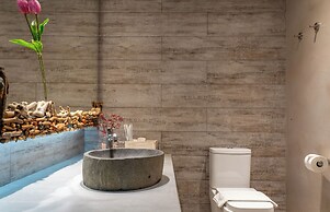 Core Luxury Suites