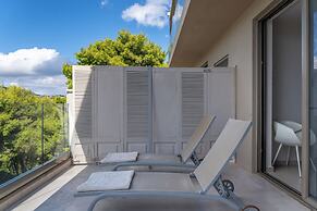 Core Luxury Suites