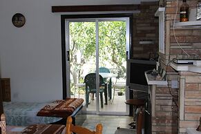 Costas Hostel Action