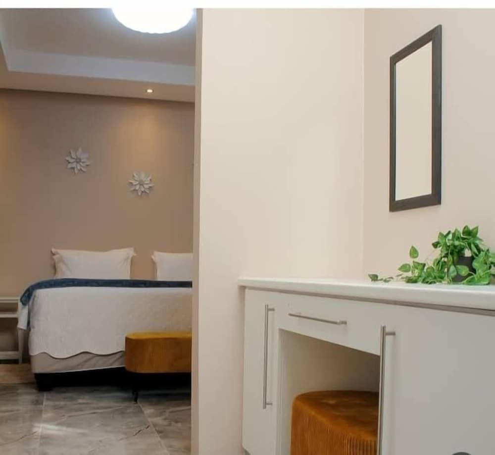Brookside Lodge B&B