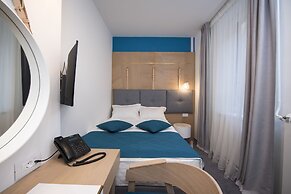 City Nest Modern & Cozy Suites