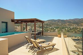 Zeus Eleva Mirabello Bay