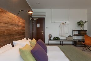 Momentum Resort