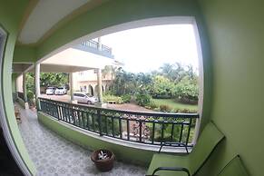 Royal Tower Suites