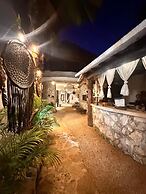Sonido Del Mar Hotel and Yoga Loft