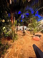 Sonido Del Mar Hotel and Yoga Loft