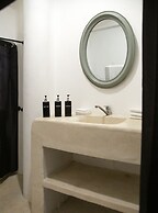 Sonido Del Mar Hotel and Yoga Loft