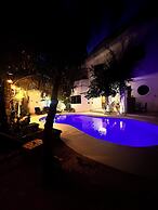 Sonido Del Mar Hotel and Yoga Loft