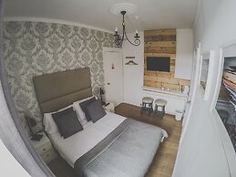 Antique House B&B