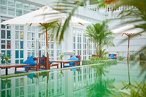 Manoir Des Arts Hotel