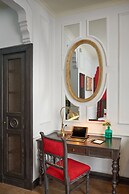 Manoir Des Arts Hotel