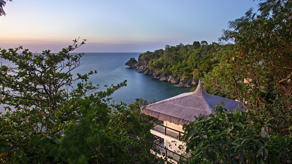 Ocean's Edge Resort