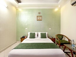 OYO 990 Hotel Paradise