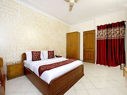 OYO 990 Hotel Paradise