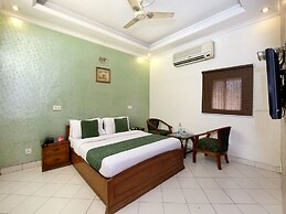 OYO 990 Hotel Paradise