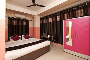 OYO 4979 Prabha Palace Lodge