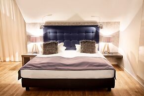 Boardinghouse by M&K