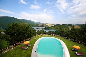 Colle Sul Lago