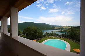 Colle Sul Lago