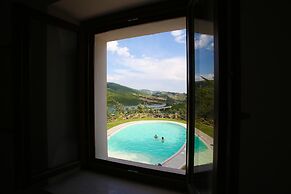 Colle Sul Lago