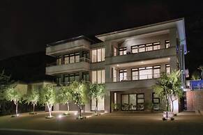 Selkirk House