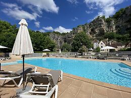 Logis Hôtel Domaine les Falaises