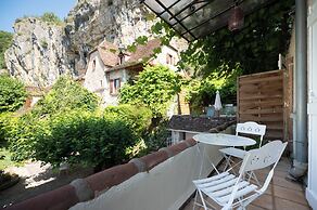 Logis Hôtel Domaine les Falaises