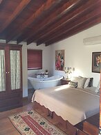 Kamarca House Hotel