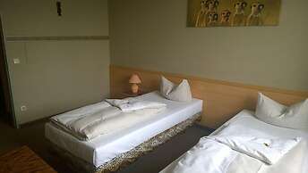 Bavaria Safari Hotel