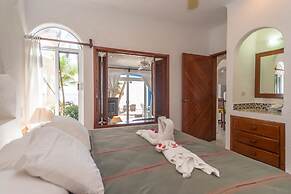 Del Sol Beachfront Hotel and Condos