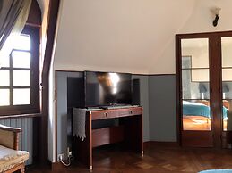 Le Logis D'arniere