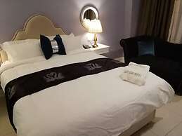 1 Day Car Hotel Station 18