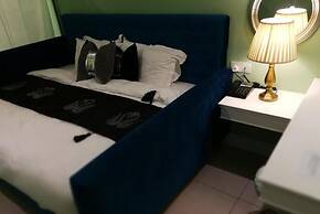 1 Day Car Hotel Station 18