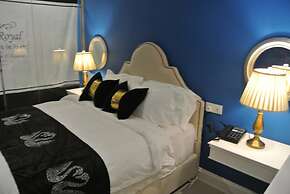 1 Day Car Hotel Station 18