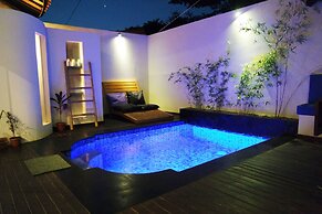 Stay Shark Villas