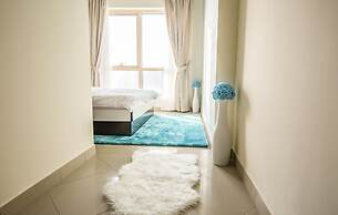Deluxe Apartment with Lake View