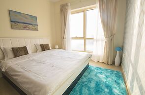 Deluxe Apartment with Lake View