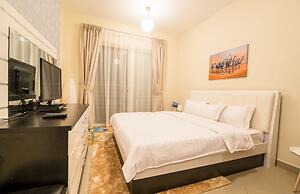 Deluxe Apartment with Lake View