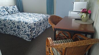 Redwood Lodge Motel