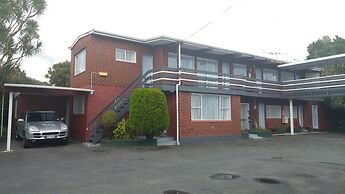 Redwood Lodge Motel