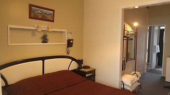 Redwood Lodge Motel