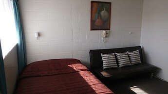 Redwood Lodge Motel