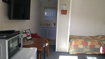 Redwood Lodge Motel